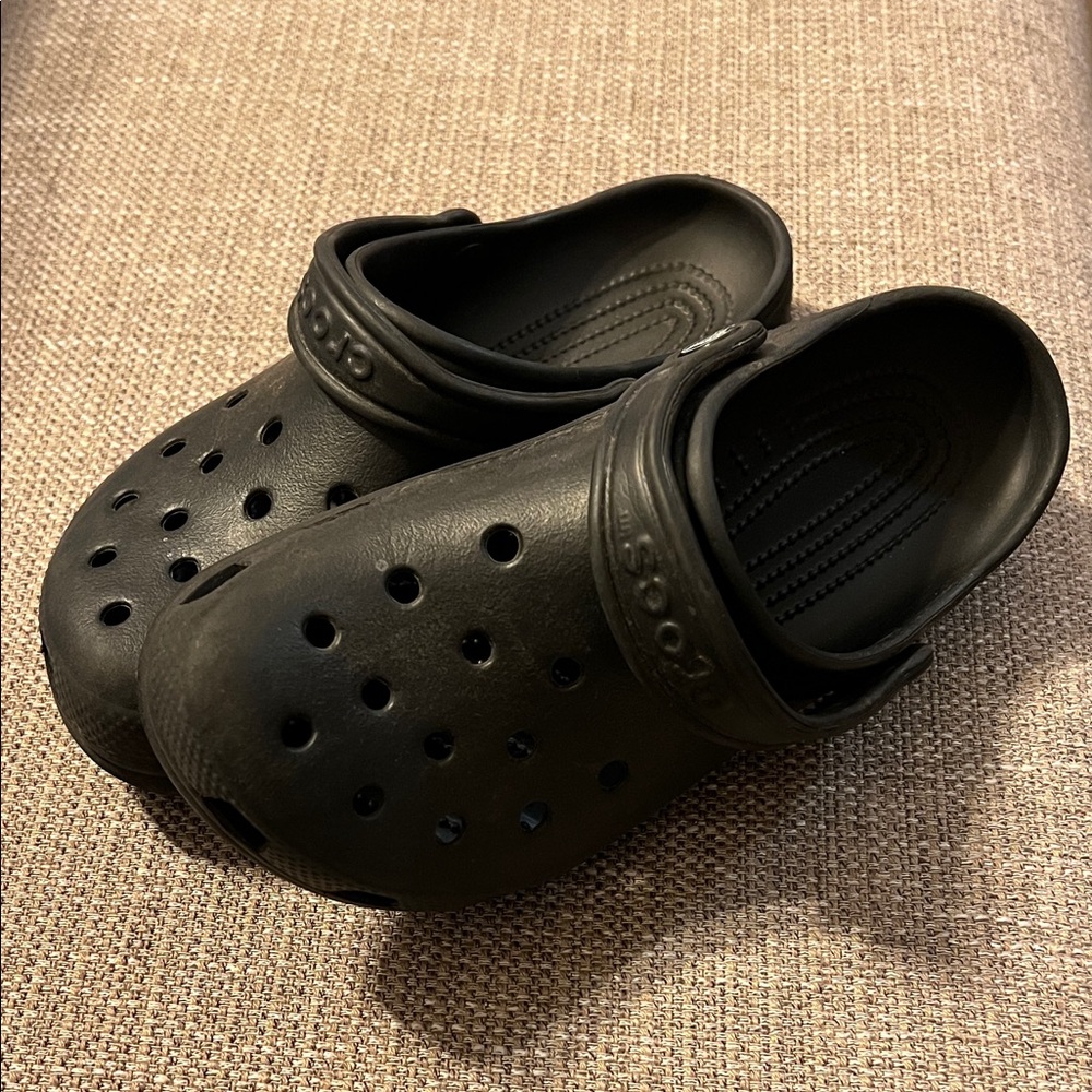 CROCS Classic Black Clogs
